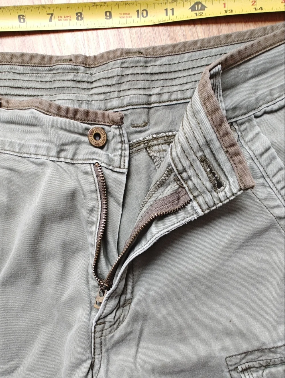 Levi’s Men’s Cargo Shorts Size 32 Sage Olive Green Heavy Duty Canvas Utility